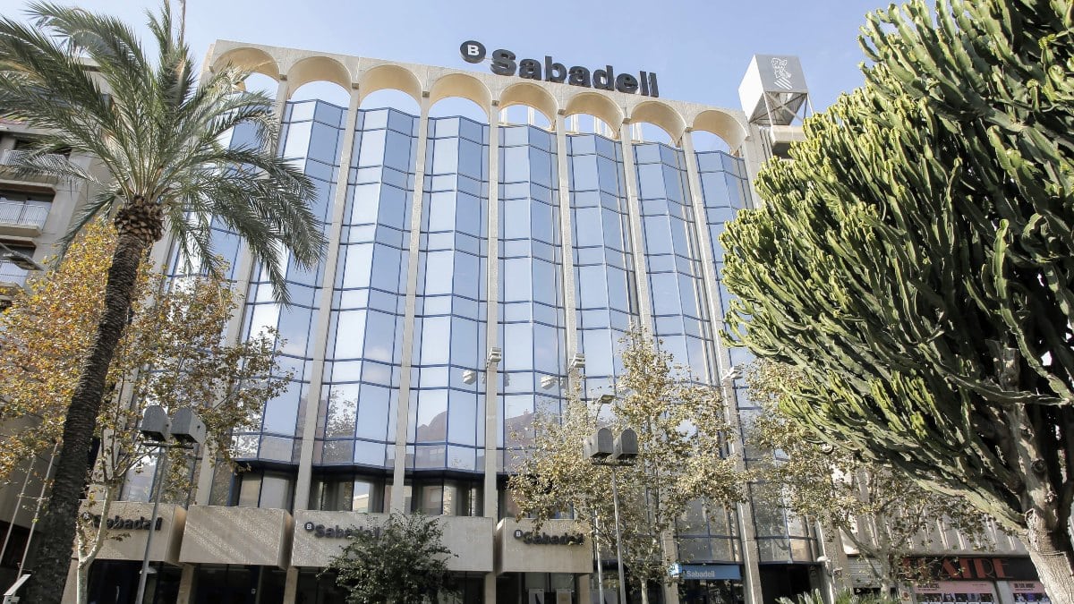 Los gestores de hipotecas del Sabadell se ponen en pie de guerra en plena opa de BBVA