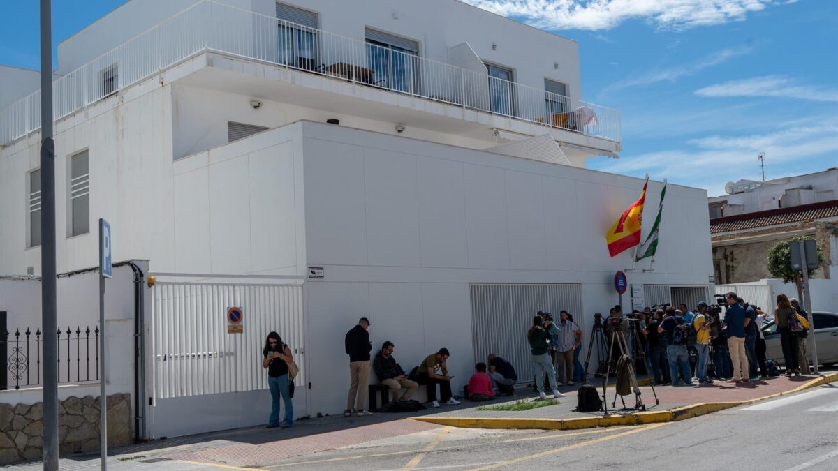 Los agentes de Barbate declaran que fueron deslumbrados y embestidos sin poder escapar