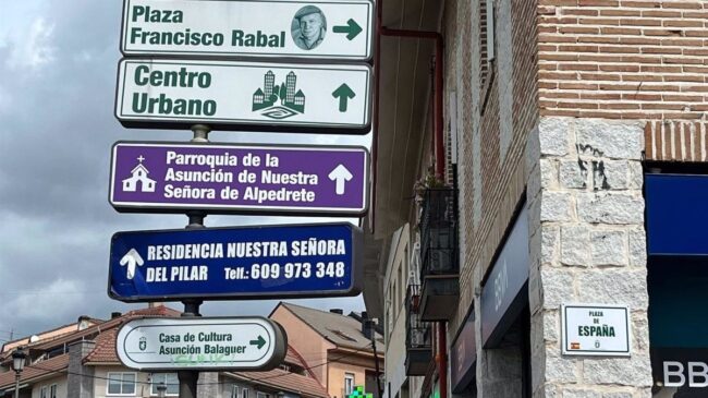 Ayuso critica al alcalde del PP que retiró de una plaza en Alpedrete el nombre de Paco Rabal