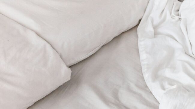 Según los expertos este es el mejor momento  para hacer la cama si tienes alergia