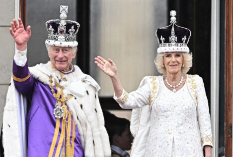 Un año de la coronación del rey Carlos III: dos graves enfermedades y la dura vuelta de Harry