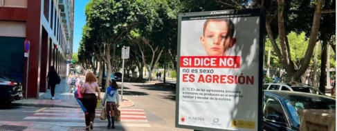 Denuncian al Defensor del Menor la campaña de Almería por «blanquear la pederastia»