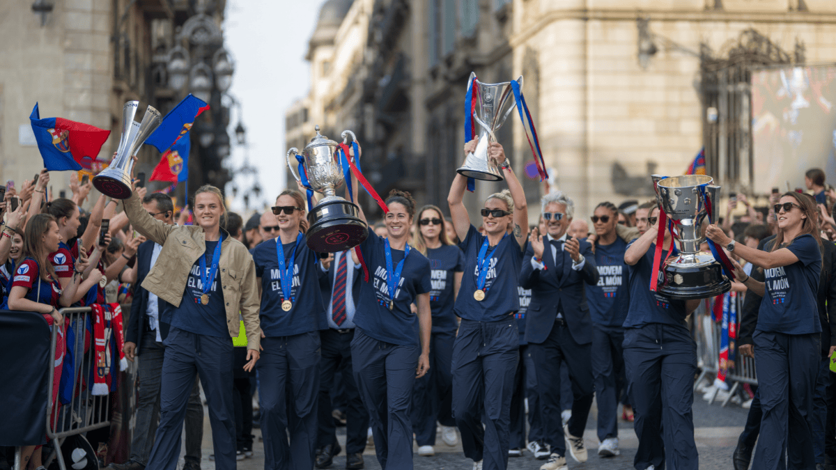 El FC Barcelona femenino celebra los cuatro títulos logrados en la Ciudad Condal
