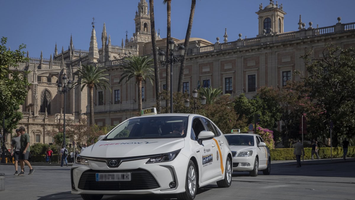 Los taxistas andaluces denuncian que las aseguradoras imponen pólizas de 10.000 euros