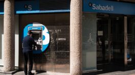 BBVA planea despedir a un tercio de la plantilla del Sabadell y cerrar dos de cada tres oficinas