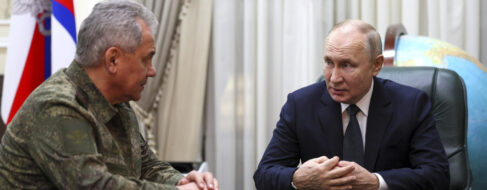 Putin releva a su ministro de Defensa en plena ofensiva en el norte de Ucrania