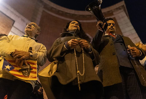 El Gobierno prohíbe rezar el rosario el 8 de junio en Ferraz por ser «jornada de reflexión»