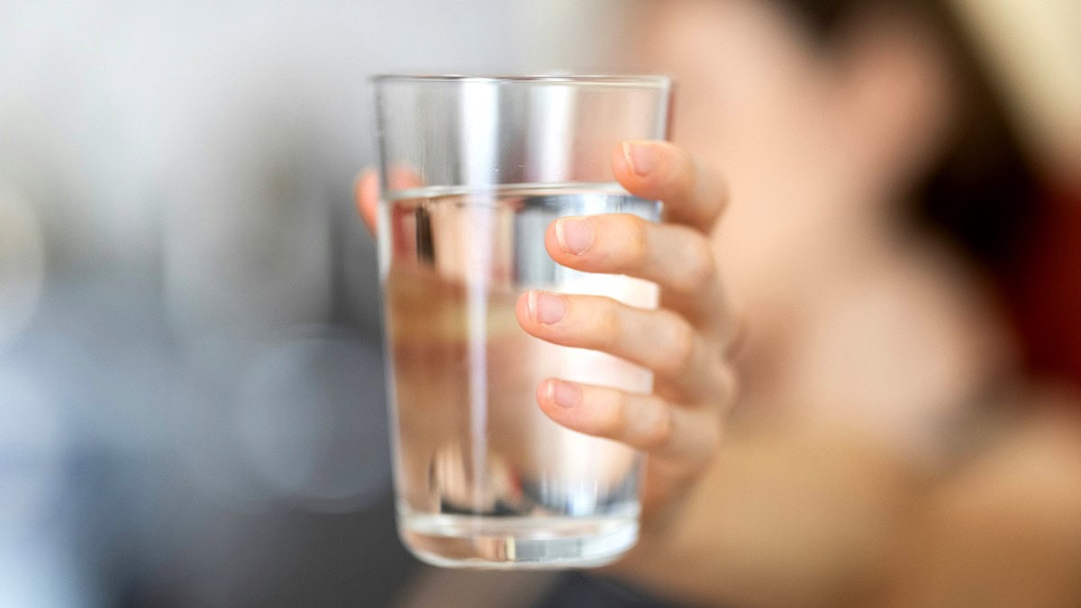 El truco para saber qué cantidad exacta de agua debes beber al día (en tu caso particular)
