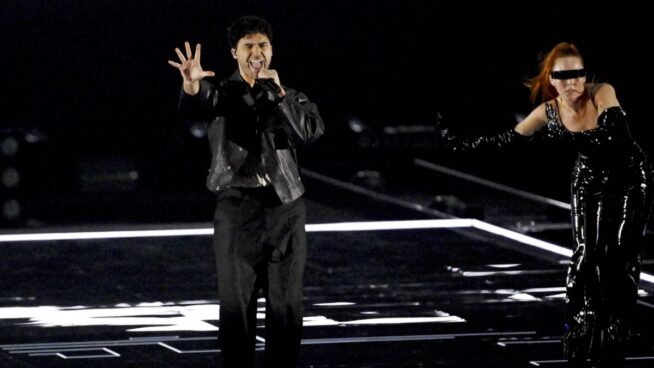 Polémica en la semifinal de Eurovisión después de que un cantante luciera un pañuelo palestino