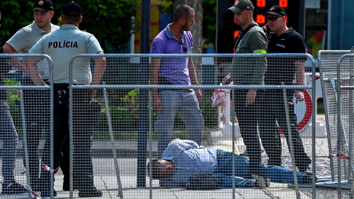 Tirotean en plena calle al primer ministro de Eslovaquia, cuya vida corre peligro