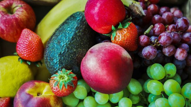 Las seis frutas con menos azúcar del mercado (ideales para adelgazar y/o no ganar peso)