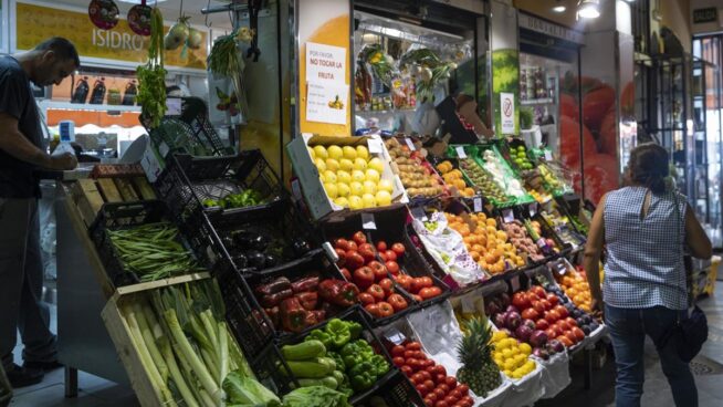 La inflación repuntó una décima en abril, hasta el 3,3 %, y los alimentos volvieron a subir