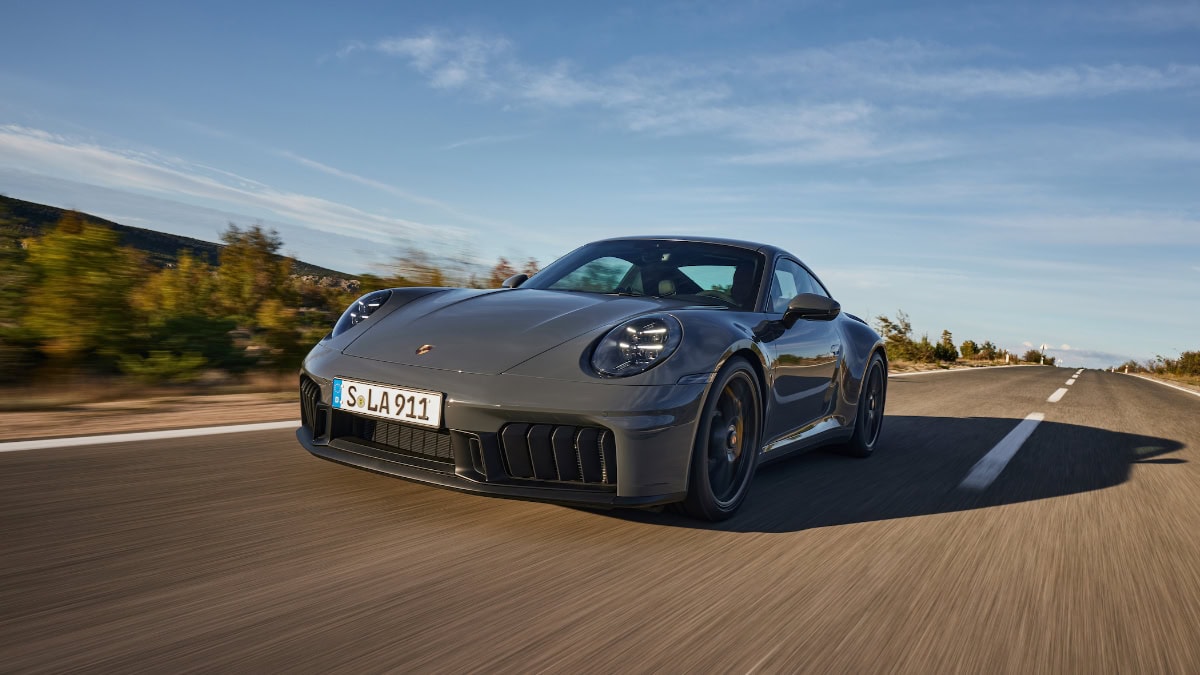 El icónico Porsche 911 recibe la etiqueta ECO gracias a que por primera vez es híbrido
