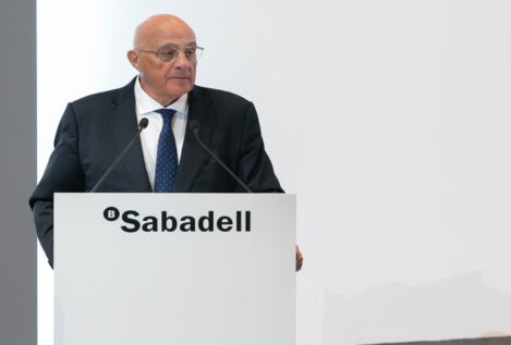 Las normas de BBVA impiden a Josep Oliu entrar en su consejo tras la fusión con Sabadell
