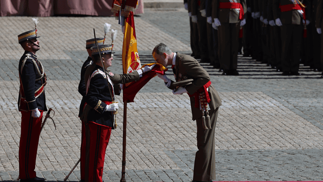 Felipe VI  jura bandera en conmemoración del 40 aniversario de su promoción en Zaragoza