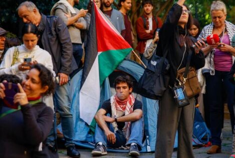Un grupo de estudiantes acampa en la Universidad de Barcelona a favor de Palestina