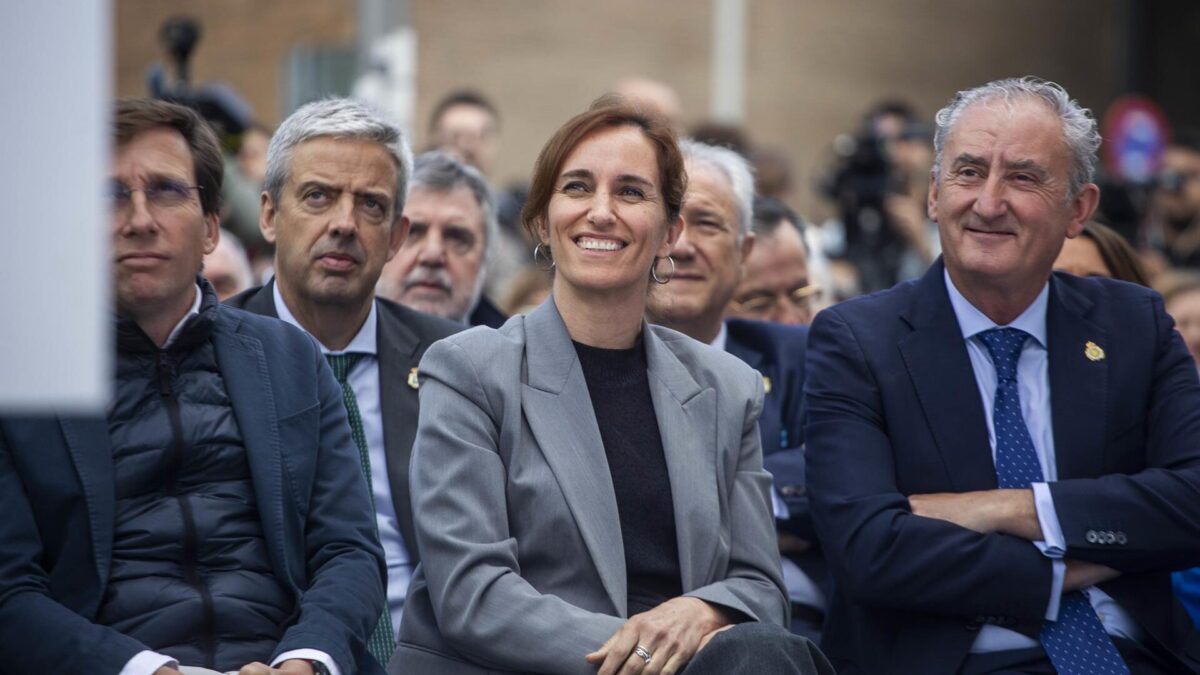 Mónica García rinde homenaje a los sanitarios de la pandemia: «No debemos olvidar»