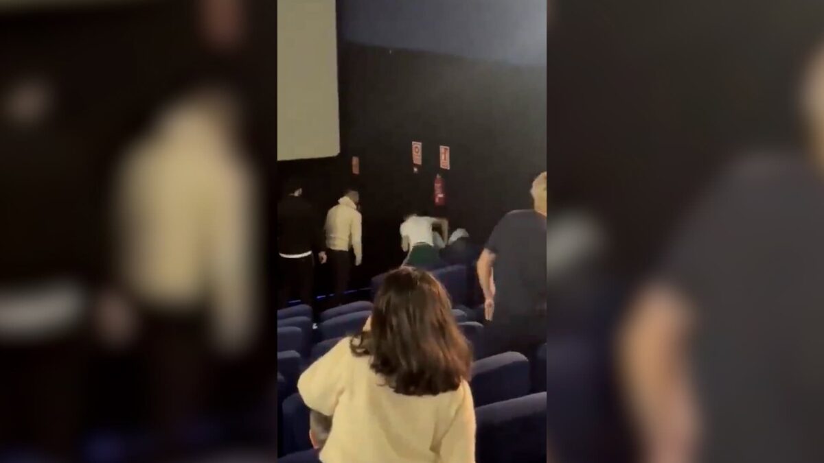 Pelea en una sala de cine en mitad de una película