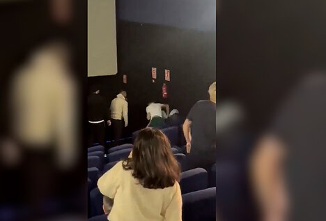 Pelea en una sala de cine en mitad de una película