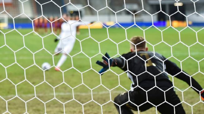 El lanzamiento de penaltis en el fútbol tiene más de ciencia que de «lotería»