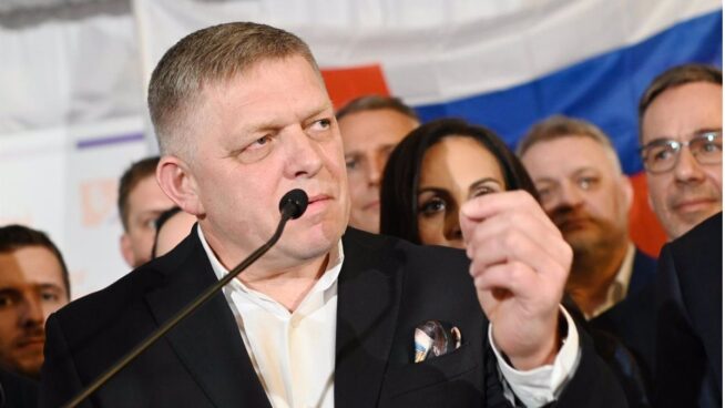 El primer ministro de Eslovaquia sigue «estable, pero grave» tras ser tiroteado en plena calle