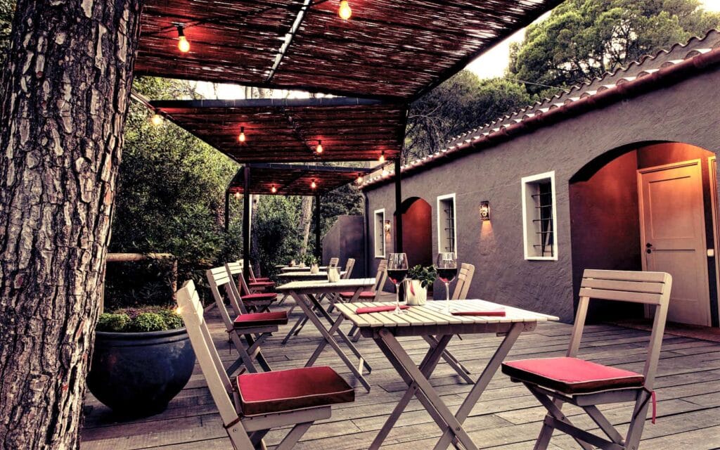 Terraza del Hostal Sa Racassa, Aiguafreda, Gerona. 
Red Costa Brava