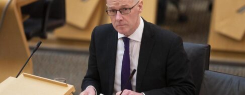 El nacionalista John Swinney, elegido nuevo ministro principal de Escocia