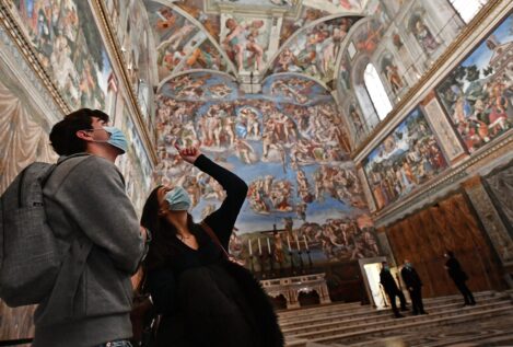 49 empleados amenazan con demandar al Vaticano por las duras condiciones laborales