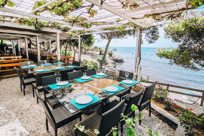 Terraza del chiringuito La Pelosa, Cala Montjoi, Gerona. 
Chriringuito La Pelosa