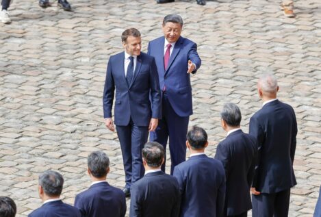 Xi pide ante Macron no utilizar la guerra de Ucrania para «empañar» la imagen de China