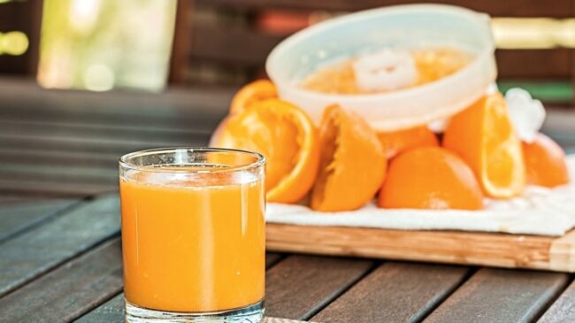¿Es verdad que se van las vitaminas del zumo de naranja si no lo tomas recién exprimido?