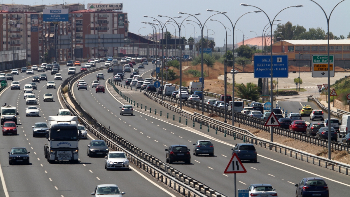 Un menor es perseguido en coche por la Policía Local y Nacional en la autovía A-7 (Málaga)
