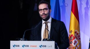 El escudo antiopas del Gobierno ya ha obligado a 263 empresas a pedir el plácet de Moncloa