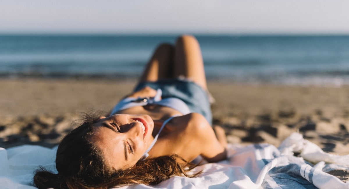 Así debes cuidar tu piel después de bañarte en la piscina o en la playa