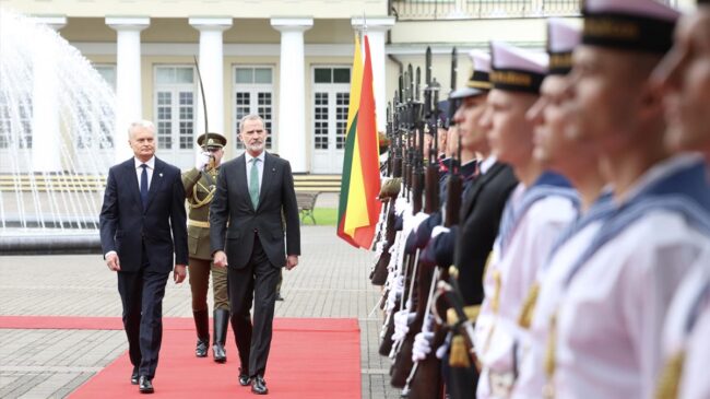 El Rey reafirma en Lituania el compromiso de España con la seguridad en el Báltico