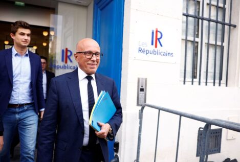 El partido conservador francés Los Republicanos restituye a Ciotti como presidente