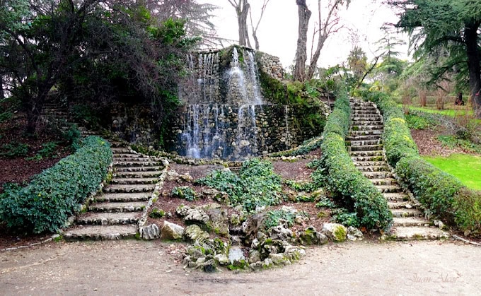 Una de las cascadas del parque de la Quinta de la Fuente del Berro, Madrid. Jane Austen