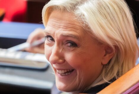 Le Pen: tus ojos azules son un volcán apagado