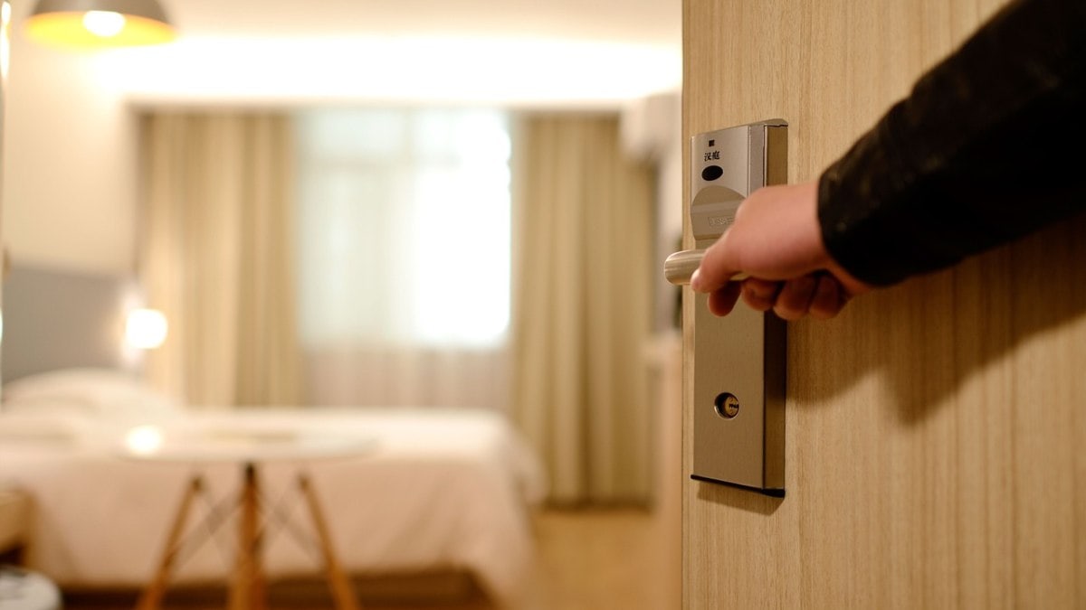 Una empleada de un hotel revela los objetos de las habitaciones que nunca se limpian