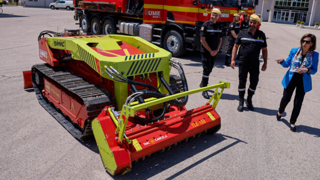 La UME incorpora un dron terrestre a sus filas para combatir los incendios forestales