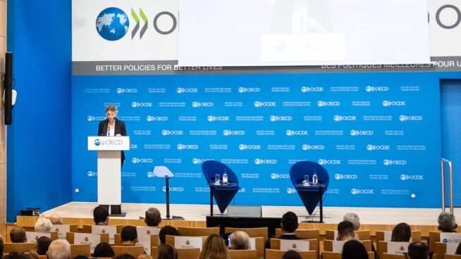 El paro de la OCDE se mantuvo en el 4,9% en abril