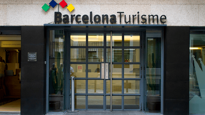 Opacidad, enchufes y alto coste ponen en la diana el «chiringuito» turístico de Barcelona
