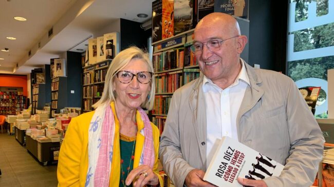 Rosa Díez presenta su nuevo libro en Valladolid y alerta de la quiebra democrática en España