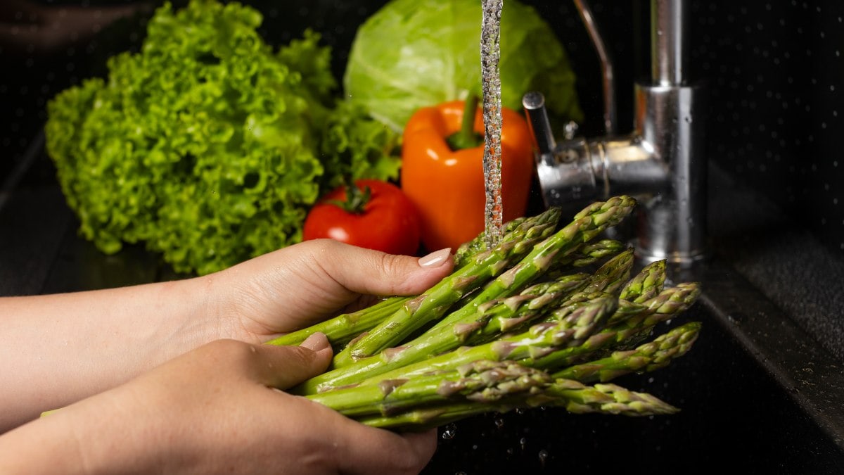 Esta es la forma correcta de lavar las frutas y verduras para evitar enfermedades