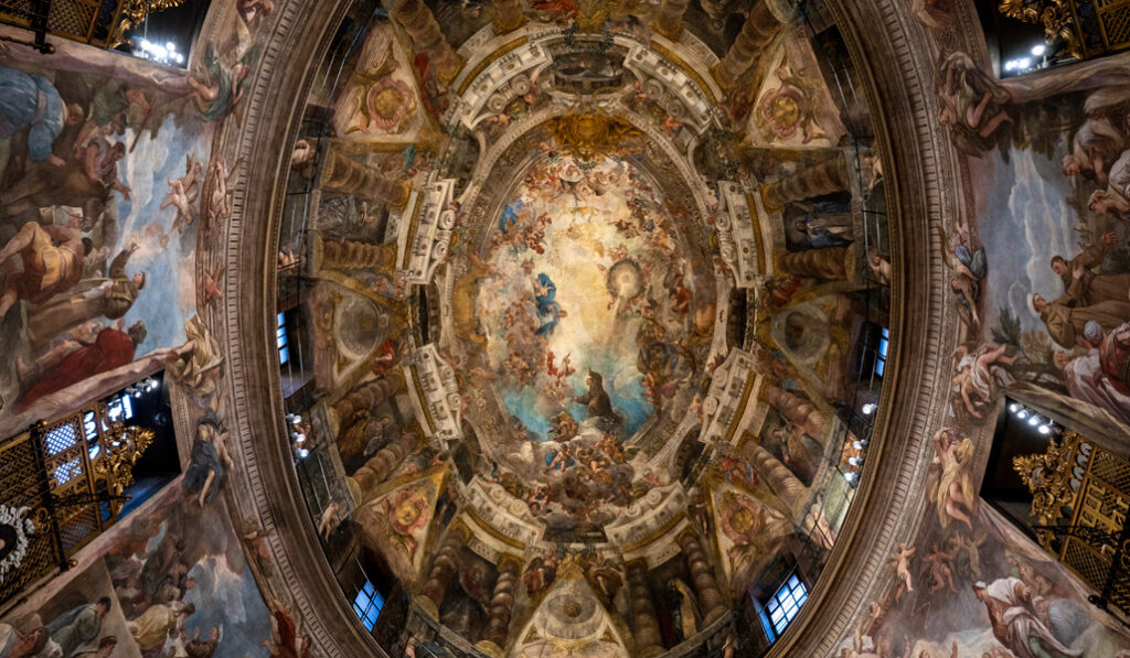 Techos del interior de la Capilla de San Antonio de los Alemanes, Madrid. iStock 