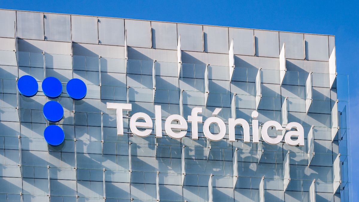 Las ‘telecos’ temen que el Gobierno favorezca a  Telefónica en los concursos por ser accionista