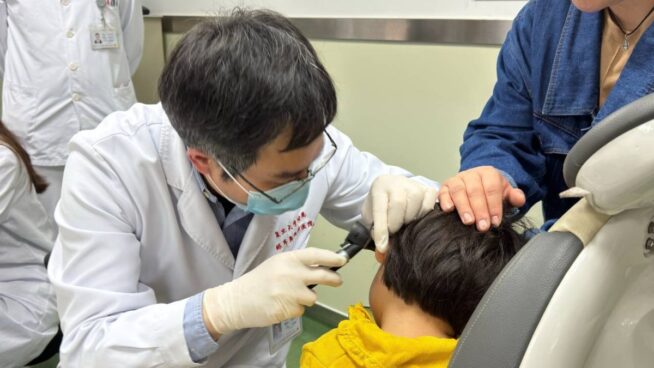 Un nuevo ensayo de terapia génica devuelve la audición y el habla a niños sordos