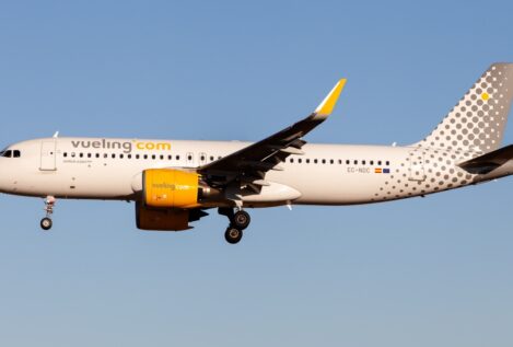 Multa de 28.000 euros a Vueling por negar el embarque a una mujer por su escote