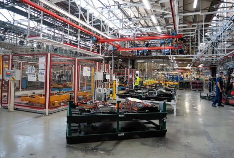 Los precios industriales suavizaron su caída en mayo hasta el 4,6% por la energía
