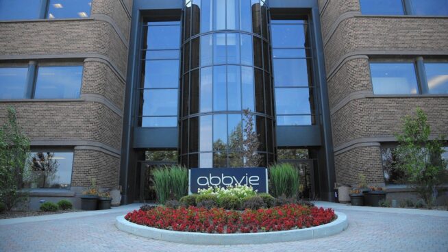 AbbVie necesita savia nueva: el 50% de sus ingresos viene de fármacos con más de 15 años